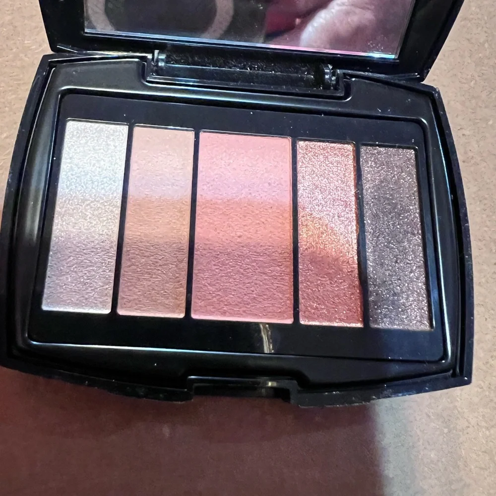 Eyeshadow and bundle.